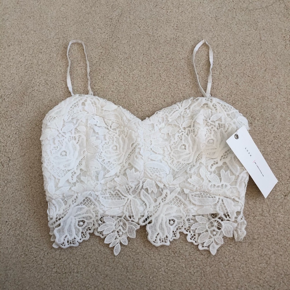 BNWT Lush Lace Crochet cropped top size S/M